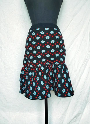 Jupe sirène à fleurs 🌷 Silvian Heach, taille XS (32/34), marque: Silvian Heach, état: Très bon état, taille: XXS / 32 / 4, 8,00 €, 9,10 € Protection acheteurs (Pro) incluse