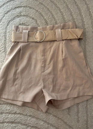 Short taille haute beige old money Taille S  Ceinture anneau chic, brand: Stradivarius, condition: Very good, size: S / 36 / 8, €8.00, €9.10 includes Buyer Protection