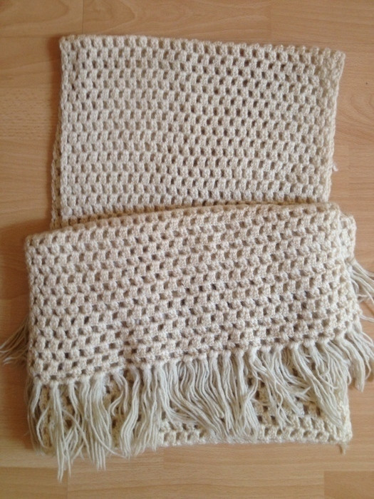 Belle écharpe fait main blanc écru 100% laine 1