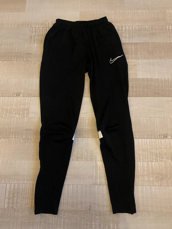 zwarte trainingsbroek van nike 1