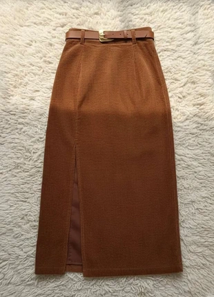 Jupe midi en velours côtelé caramel avec ceinture, marque: Maison Liora, état: Très bon état, taille: S / 36 / 8, 46,99 €, 50,04 € Protection acheteurs incluse