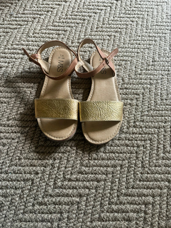 M S girls sandals Vinted