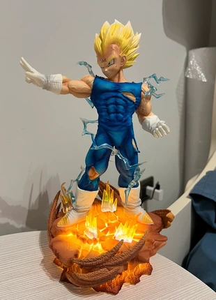 Action figure majin vegeta LED, brand: Dragon Ball, condizioni: Nuovo senza cartellino, taglia: Taglia unica, €50.00, €53.20 include la Protezione acquisti