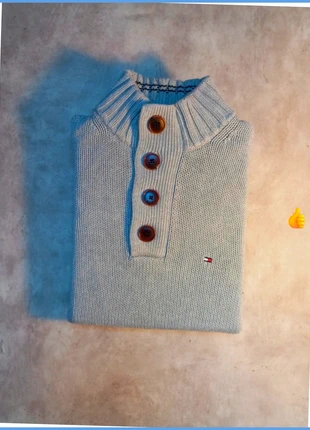 Pull d'hiver à boutons tommy Hilfiger gris logo brodé rouge pour homme taille S - 170cm, marke: Tommy Hilfiger, zustand: Sehr gut, größe: S, 35,00 €, 37,45 € beinhaltet Vinted-Käuferschutz Pro