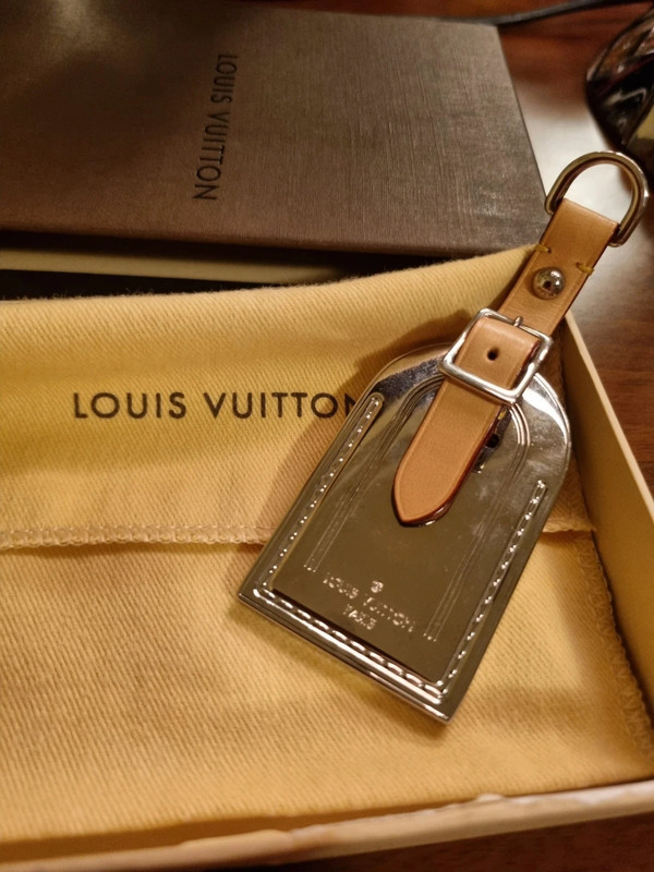 Portachiavi Louis Vuitton grigio. - Vinted