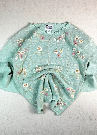 Magnifique sweat brodé Vintage Mint Blossom Knit | Pull fleuri 80s vibes| Size M/L, brand: Vintage Dressing, condition: Very good, size: One size, €25.95, €27.95 includes Buyer Protection