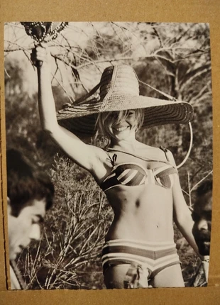 Photo de Brigitte Bardot avec un grand chapeau de paille et en bikini, condizioni: Ottime, €1.50, €2.28 include la Protezione acquisti