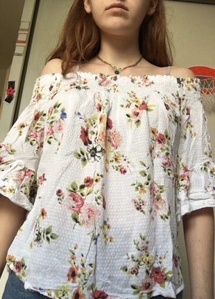 Blouse à fleurs , brand: Bershka, condition: Very good, size: XS / 34 / 6, €3.00, €3.85 includes Buyer Protection