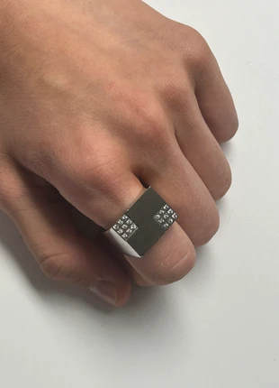 Geometric Crystal Block Ring, staat: Heel goed, maat: 54.3 mm / 17.3 mm Ø, € 6,00, € 7,00 inclusief Kopersbescherming