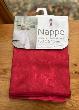 Une nappe rectangulaire rouge - 150 x 240, brand: sans marque, condizioni: Ottime, €8.00, €9.10 include la Protezione acquisti Pro