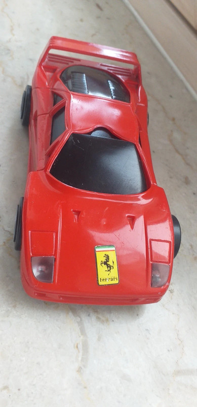 Ferrari F40 rossa degli anni '80 1