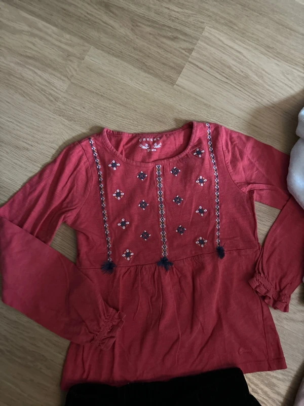 Lot vêtements fille 10 ans - photo numéro 2