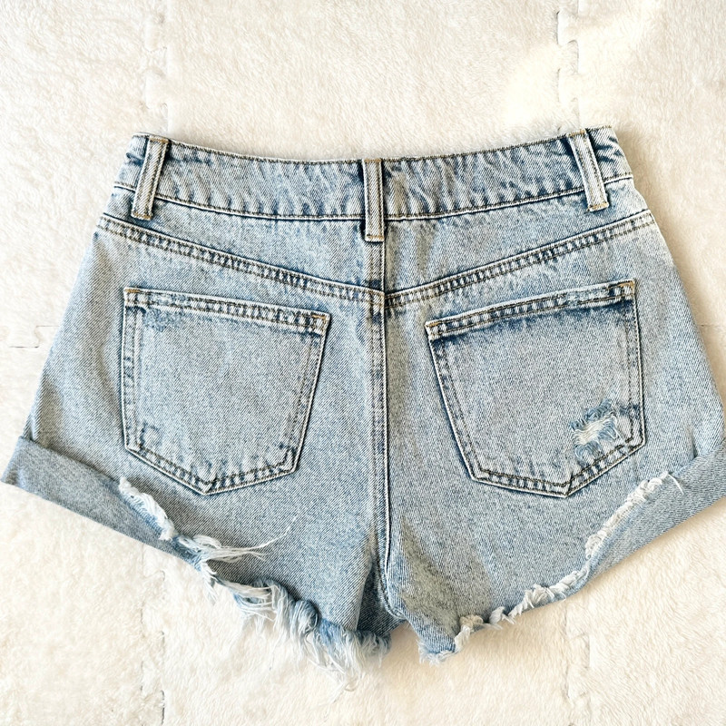 Forever 21 blue washed highwaisted distressed denim shorts, size 27 4