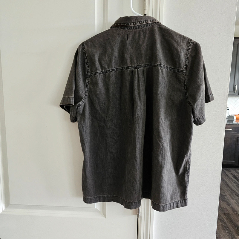 Madewell Denim Short-Sleeve Button-Up Shirt in Lunar Wash. 2