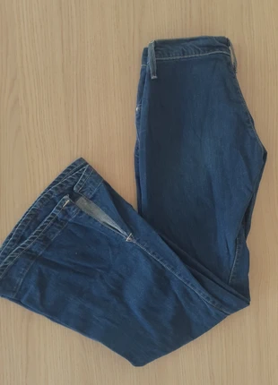 Jean Levi's Bleu Marine Femme coupe Evasé en Taille 32/34, brand: Levi's, condition: New without tags, size: XS / 34 / 6, €40.00, €42.70 includes Buyer Protection
