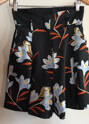 Short tiro alto seda, marca: Mango, estado: Novo sem etiquetas, tamanho: S / 36 / 8, €8.00, €9.10 inclui Proteção do Comprador