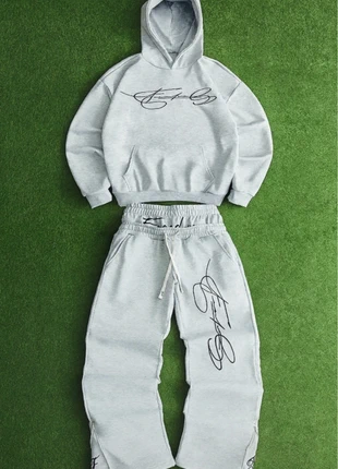 Ensemble jogging gris y2k taille L – Neuf Jamais Porté, marca: y2k, estado: Novo sem etiquetas, tamanho: L, €57.00, €60.55 inclui Proteção do Comprador