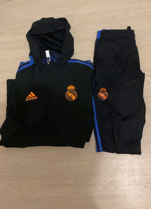 Survetement real madrid noir bleu et orange Vinted
