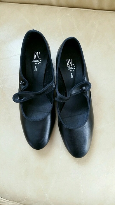 Chaussures noires à petits talons 4
