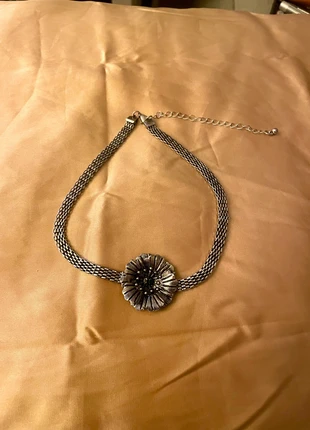 Choker mit Blume, marque: Dolls Kill, état: Très bon état, 2,00 €, 2,80 € Protection acheteurs incluse