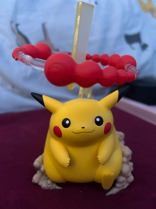 Pikachu vmax - Vinted