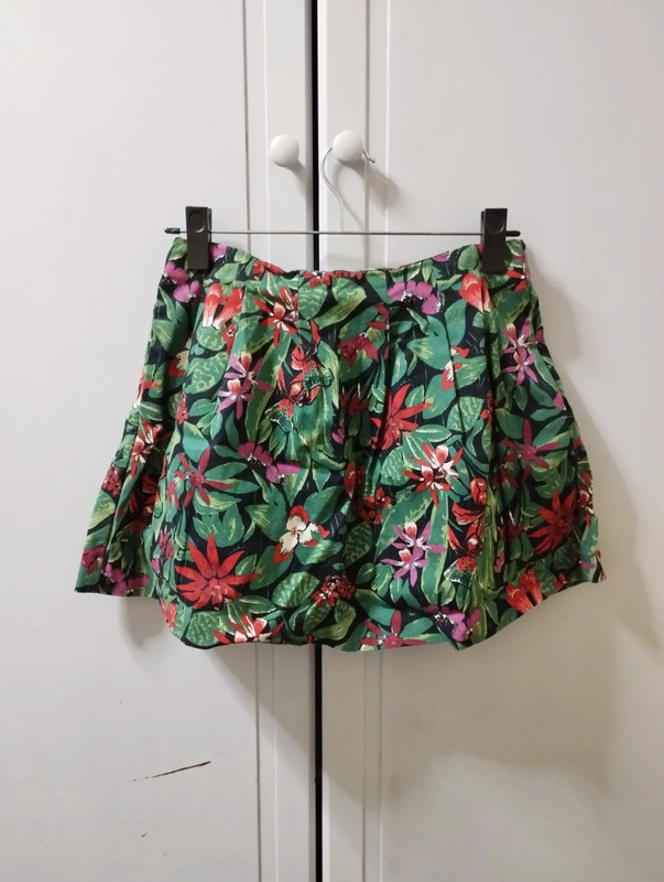 Minifalda globo estampado floral Zara -