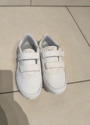 Baskets blanches/argentées 34, état: Bon état, taille: 34, 9,00 €, 10,15 € Protection acheteurs incluse