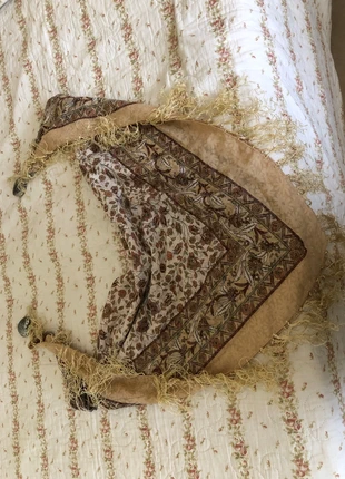 Sciarpa/foulard triangolare, brand: Charro, condizioni: Ottime, €4.00, €4.90 include la Protezione acquisti