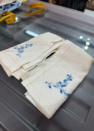 Dos servilletas blancas y flores azules, marque: Vintage Dressing, état: Très bon état, 2,00 €, 2,80 € Protection acheteurs (Pro) incluse