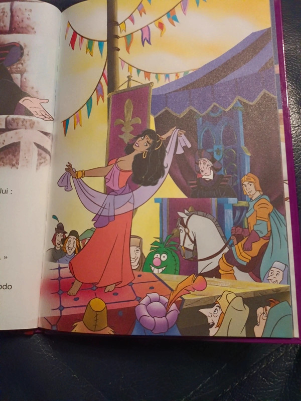 Livre Disney "le bossu de notre dame" 5