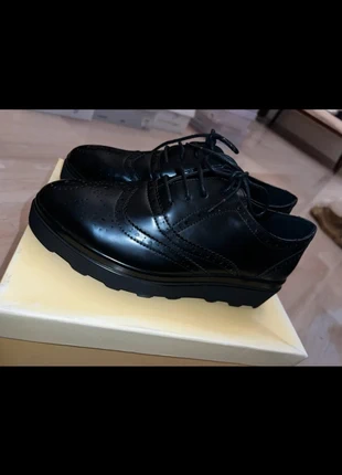 Scarpe con lacci, marque: Obsel, état: Neuf avec étiquette, taille: 38, 7,00 €, 8,05 € Protection acheteurs incluse