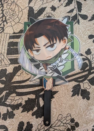 Abanico Levi Ackerman. Ataque a los titanes. Junto con pin del Cuerpo de Exploración., marca: Attack On Titan, estado: Muy bueno, tamaño: Talla única, 2,00 €, 2,80 € Protección al comprador incluida