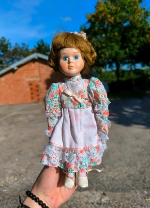 Petite poupée en porcelaine, condition: Very good, size: One size, €6.00, €7.00 includes Buyer Protection