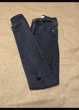 Pantalón pitillo talla 32 Bershka, marca: Bershka, estado: Muy bueno, tamaño: XXS / 32 / 4, 3,50 €, 4,38 € Protección al comprador incluida