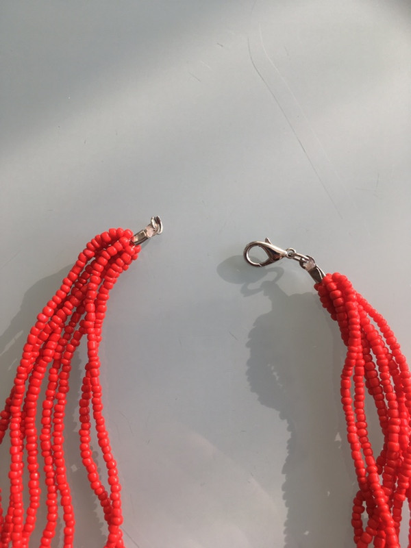 Collier rouge petites et grosses perles 3