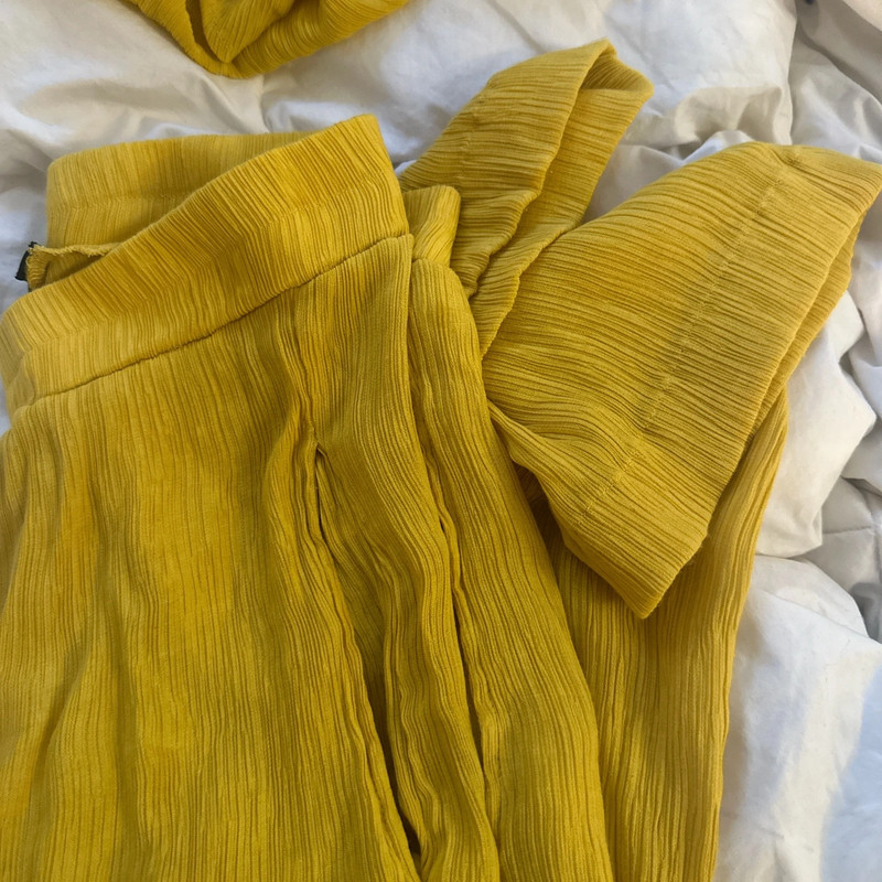 Yellow ribbed satin set 3