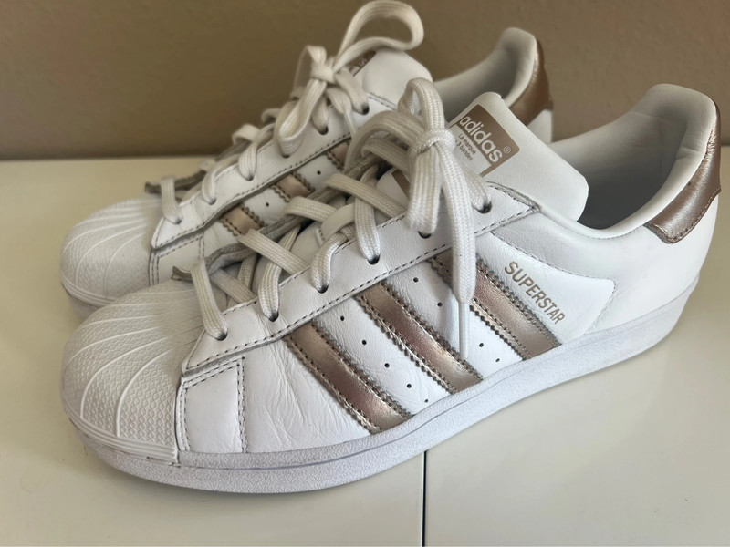 Adidas sneakers cheap gouden strepen