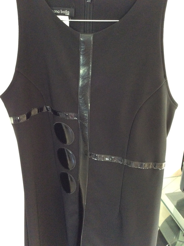 Exceptionnelle robe vintage style année 80 noire détails bandes vernis noires 2