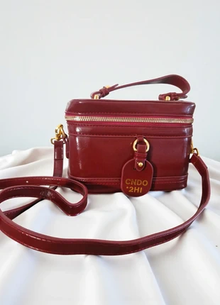 👜 Sac rigide rectangulaire bordeaux – bandoulière ajustable – look chic et compact, marke: LOOK, zustand: Sehr gut, 18,00 €, 19,60 € beinhaltet Vinted-Käuferschutz Pro