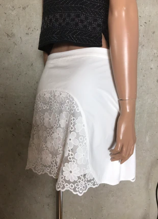 Floral Lace Skirt Rock mit Spitzen Stickerei , merk: Chloé, staat: Nieuw met prijskaartje, maat: M / 38 / 10, € 74,10, € 78,51 inclusief Kopersbescherming