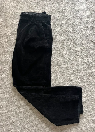 Pantalon en velours noir H&M, marque: H&M, état: Très bon état, taille: W29 | FR 38, 23,00 €, 24,85 € Protection acheteurs incluse