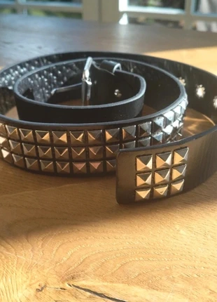 Studded belt, merk: y2k, staat: Nieuw zonder prijskaartje, maat: 110 cm, € 6,50, € 7,53 inclusief Kopersbescherming