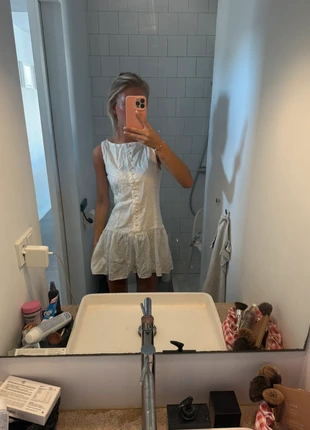 Vit klänning, merk: Vita, staat: Nieuw zonder prijskaartje, maat: S / 36 / 8, € 25,00, € 26,95 inclusief Kopersbescherming