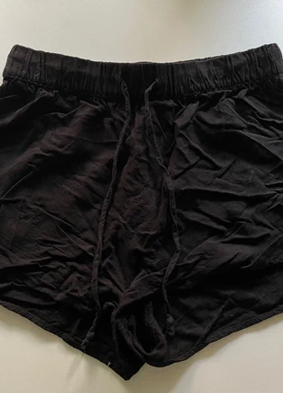 Schwarze Stoffshorts, merk: H&M, staat: Heel goed, maat: M / 38 / 10, € 2,00, € 2,80 inclusief Kopersbescherming