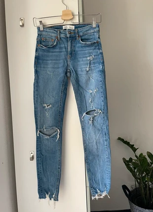 Stilvolle Zara Skinny Jeans mit Rissen, brand: Zara, condizioni: Ottime, taglia: XS / IT 38 / EU 34, €4.00, €4.90 include la Protezione acquisti