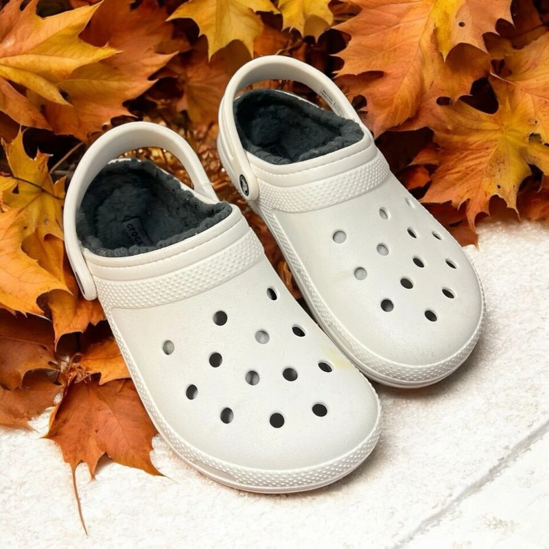 Size 8 white crocs shop