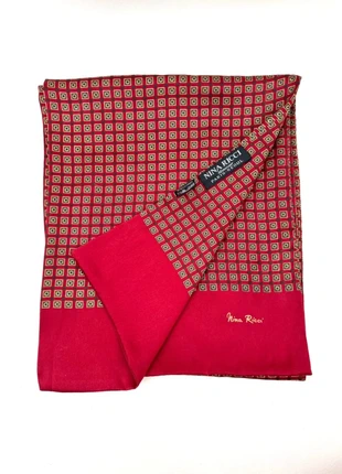Foulard en soie rouge rare Nina Ricci Monsieur Paris Séoul, marque: Nina Ricci, état: Très bon état, 75,00 €, 79,45 € Protection acheteurs (Pro) incluse