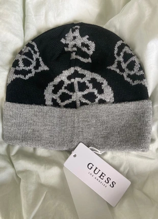 Bonnet Guess, marke: GUESS, zustand: Neu, mit Etikett, größe: M, 12,50 €, 13,83 € inklusive Vinted-Käuferschutz