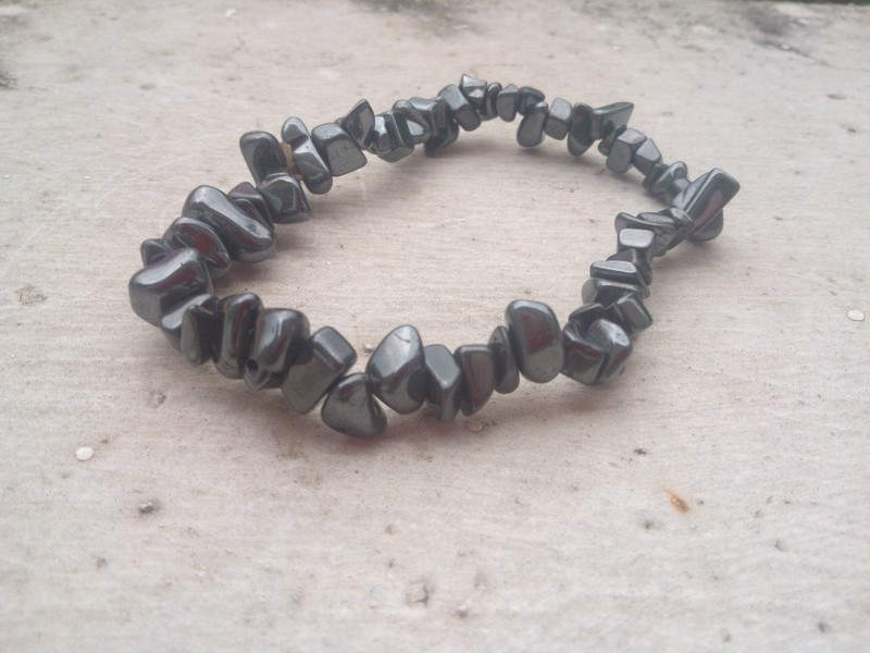 Bracelet en pierres noires