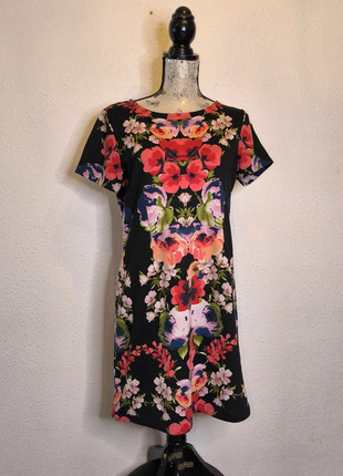Short-sleeved dress with vibrant floral print, marque: New Saks, état: Bon état, taille: XL / 42 / 14, 9,00 €, 10,15 € Protection acheteurs incluse